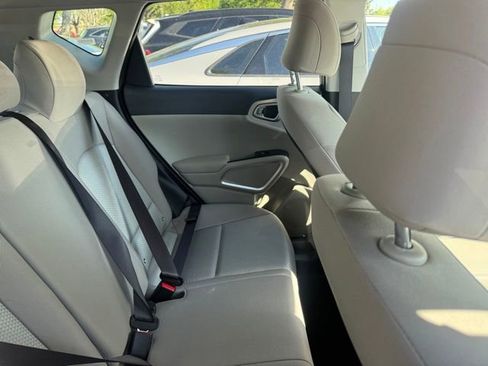 Certified 2025 Kia Soul LX w/ LX Technology Package image 5