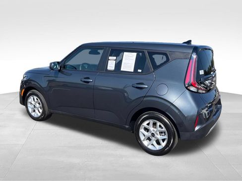 Used 2025 Kia Soul LX w/ LX Technology Package FWD image 3