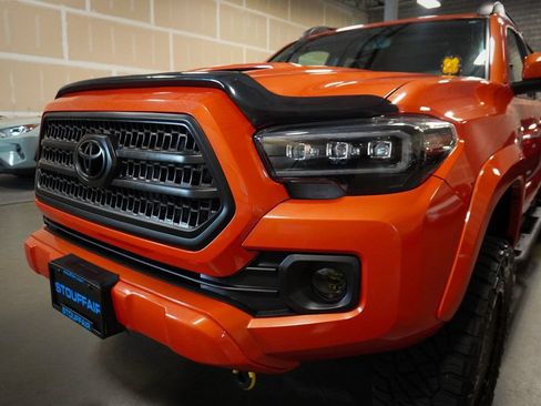 Used 2016 Toyota Tacoma TRD Sport AWD/4WD image 14