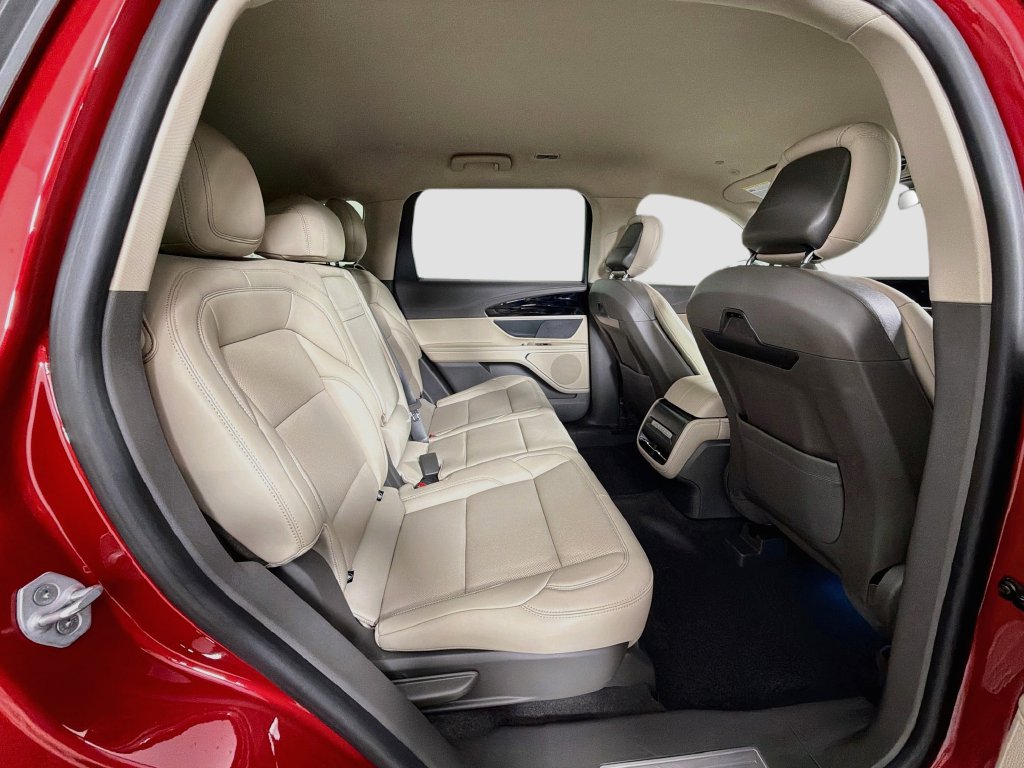 Used 2025 Lincoln Nautilus Premier AWD/4WD image 28