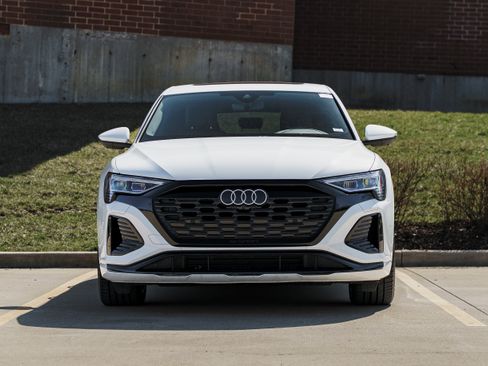 Certified 2024 Audi Q8 e-tron Premium Plus w/ Premium Plus Package image 31