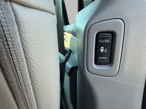 Used 2016 Honda Odyssey Touring Elite image 39