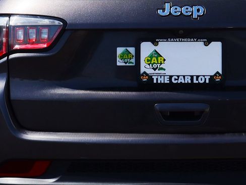 Used 2019 Jeep Compass Latitude FWD image 19