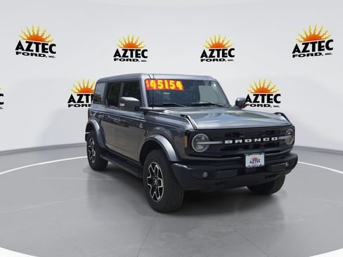 Used 2024 Ford Bronco Outer Banks AWD/4WD image 2