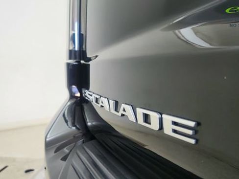 Used 2025 Cadillac Escalade Sport w/ Touring Package AWD/4WD image 18