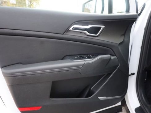 Certified 2026 Kia Sportage EX w/ EX Panorama Roof Package image 19