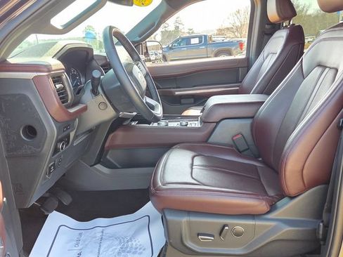 Used 2024 Ford Expedition Limited AWD/4WD image 6