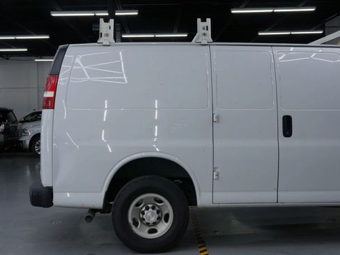 Used 2018 Chevrolet Express 3500 image 31