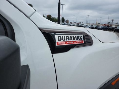 Used 2024 GMC Sierra 2500 AT4X image 8