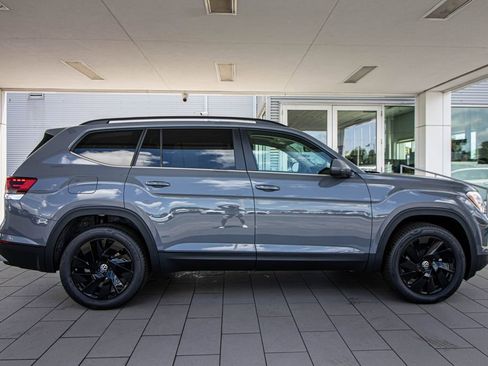 New 2026 Volkswagen Atlas SE FWD image 3