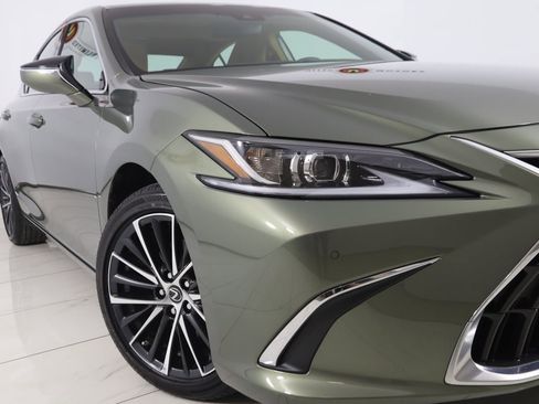 Used 2024 Lexus ES 350 w/ Premium Package image 18