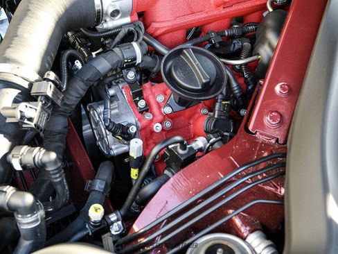 Used 2025 Ferrari Roma Spider RWD image 28