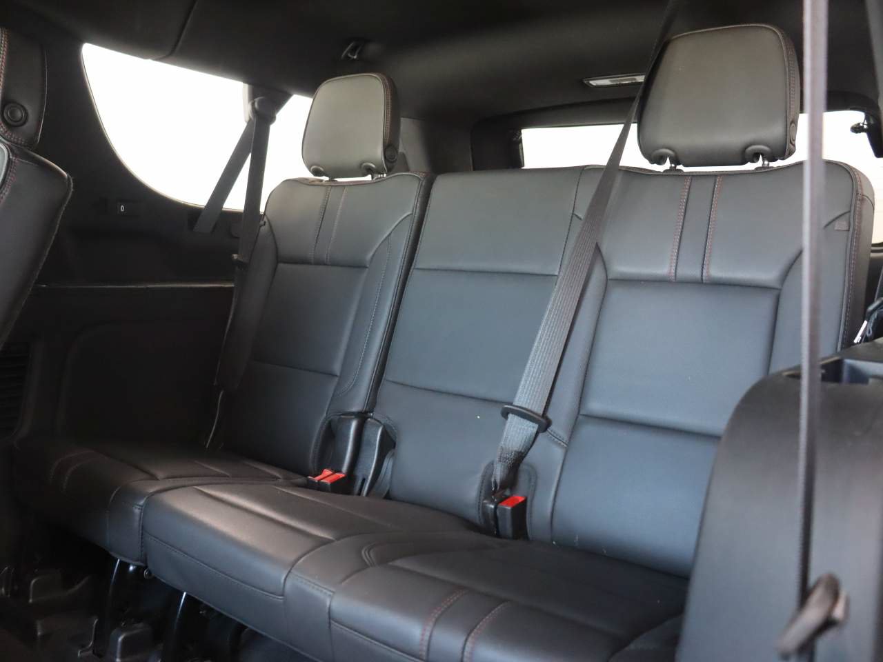 Certified 2023 Chevrolet Suburban RST w/ Luxury Package AWD/4WD image 15