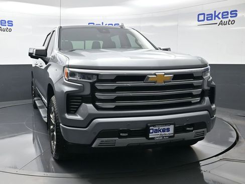 Used 2025 Chevrolet Silverado 1500 High Country w/ Technology Package image 3