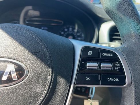 Used 2020 Kia Sorento L image 16