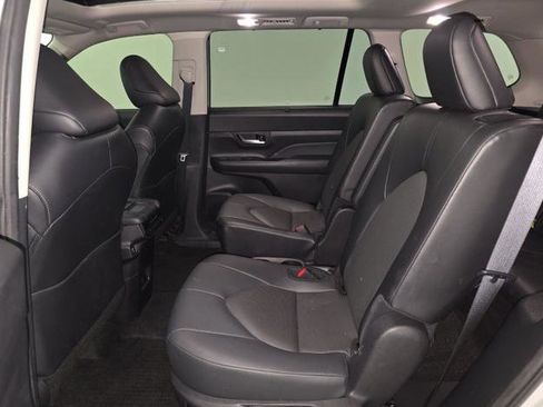 Used 2024 Toyota Grand Highlander XLE image 10