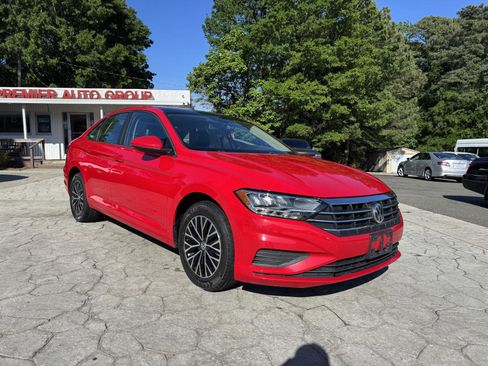 Used 2019 Volkswagen Jetta SE w/ Cold Weather Package FWD image 1