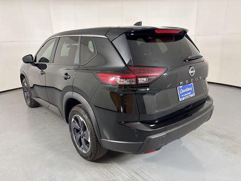 Used 2024 Nissan Rogue SV FWD image 6