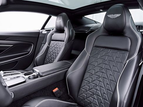 Used 2025 Aston Martin Vanquish RWD image 50