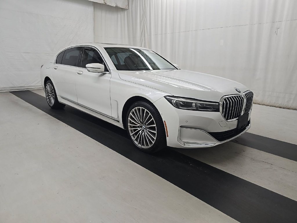 Used 2022 BMW 740i w/ Premium Package RWD image 2
