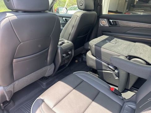 Used 2025 Buick Enclave Avenir w/ Super Cruise Package AWD/4WD image 44