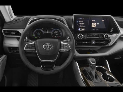 Certified 2025 Toyota Highlander Limited image 4
