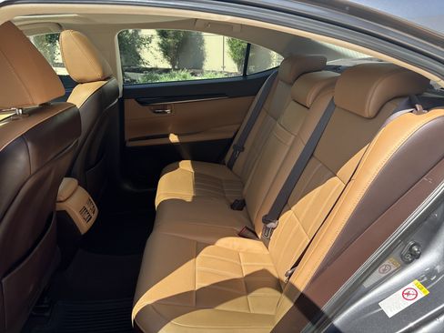 Used 2016 Lexus ES 350 w/ Luxury Package w/Wood Trim FWD image 31