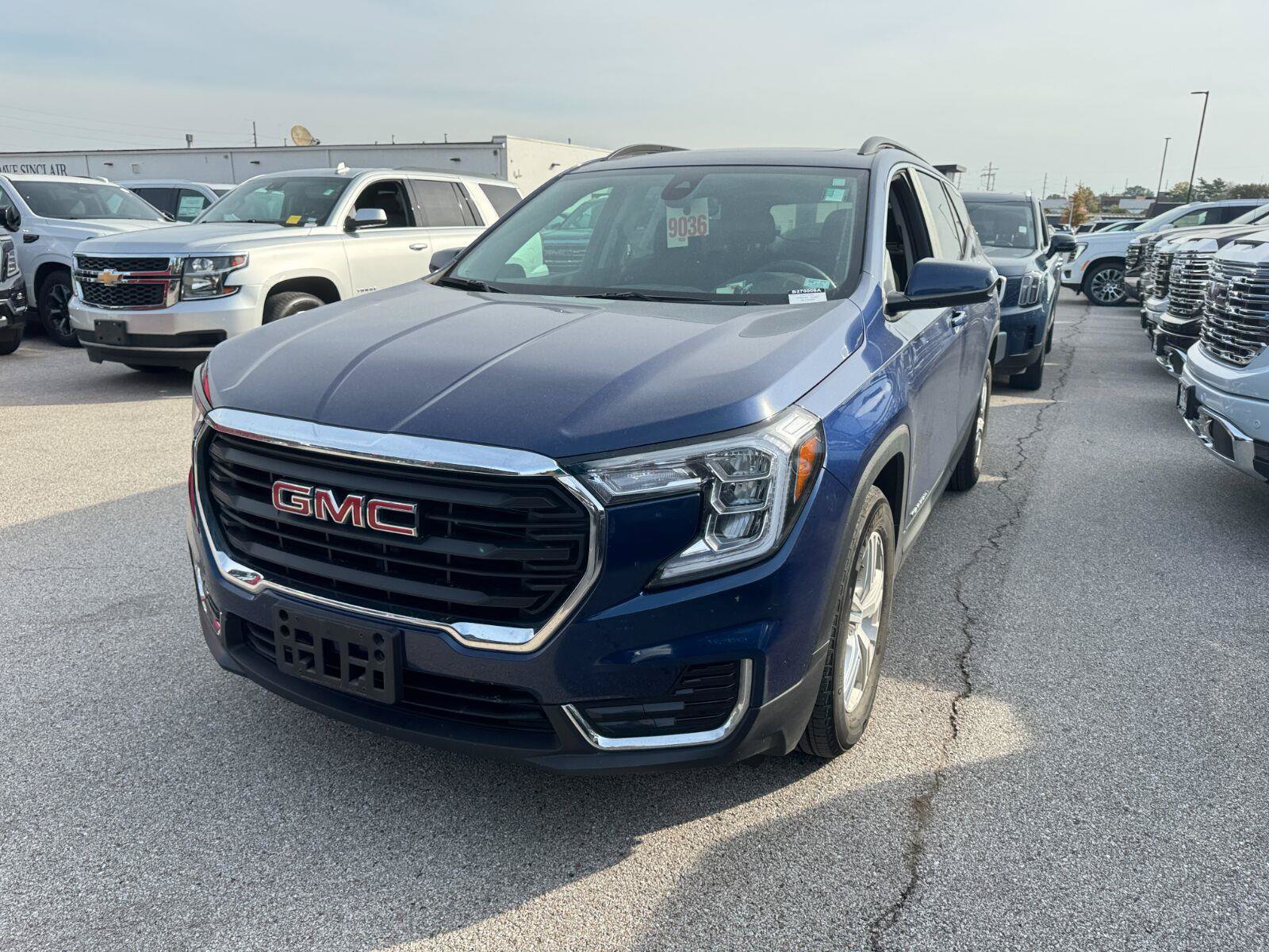 Used 2022 GMC Terrain SLE w/ Driver Convenience Package FWD image 1