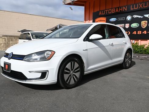 Used 2016 Volkswagen e-Golf SE w/ DC Fast Charging Package image 6