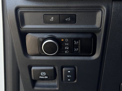 Used 2024 Ford Expedition XLT image 23