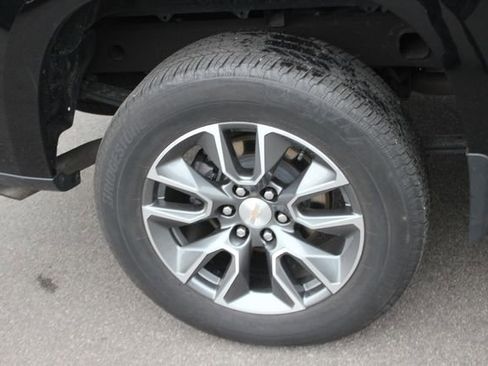 Used 2024 Chevrolet Silverado 1500 LT AWD/4WD image 35