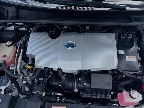 Used 2019 Toyota Prius LE image 30