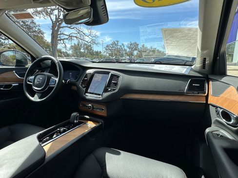 Certified 2024 Volvo XC90 T8 Plus w/ Protection Package Premier image 11