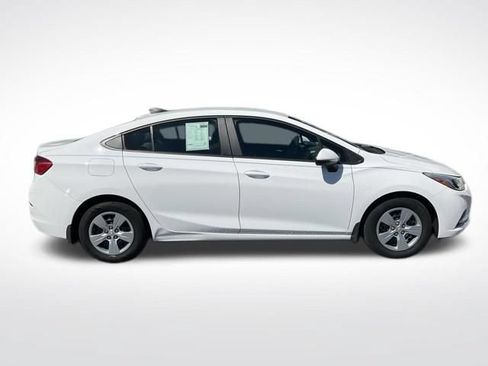 Used 2018 Chevrolet Cruze LS FWD image 16