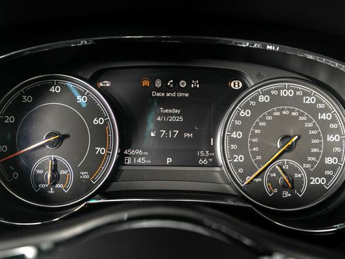 Used 2017 Bentley Bentayga image 12