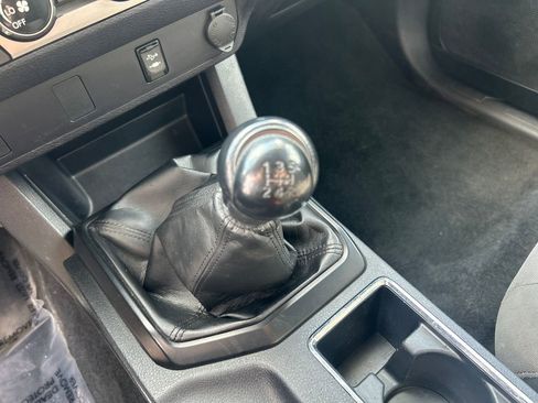 Used 2017 Toyota Tacoma SR AWD/4WD image 16