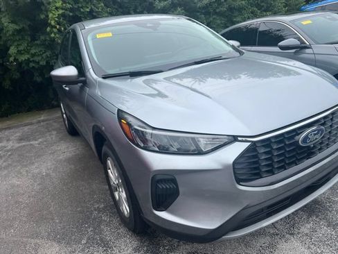 Used 2023 Ford Escape Active w/ Tech Pack #2 AWD/4WD image 3
