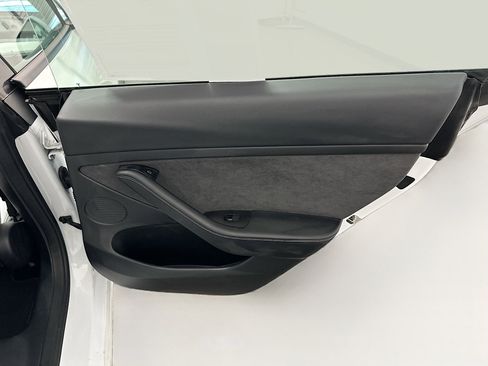 Used 2022 Tesla Model 3 Long Range image 32