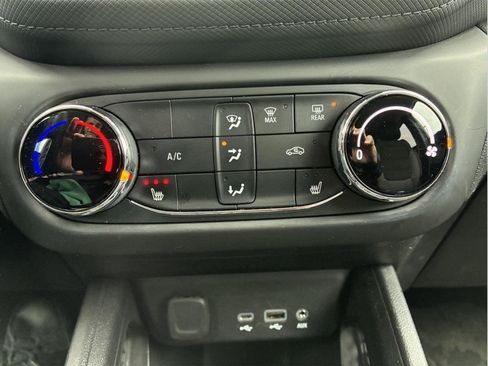 Used 2022 Chevrolet TrailBlazer LT AWD/4WD image 22