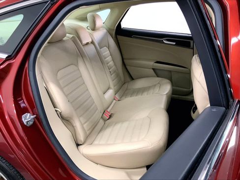 Used 2014 Ford Fusion SE w/ Equipment Group 202A image 16