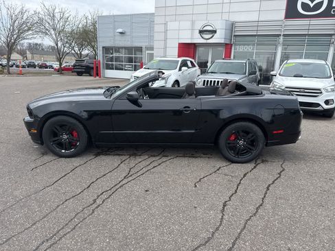 Used 2014 Ford Mustang Convertible image 19