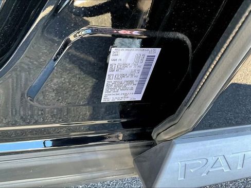 Used 2024 Nissan Pathfinder S image 14