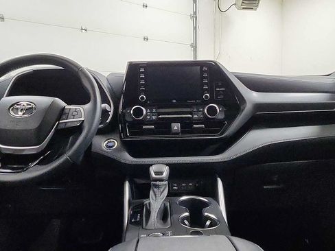 Used 2022 Toyota Highlander XSE AWD/4WD image 28