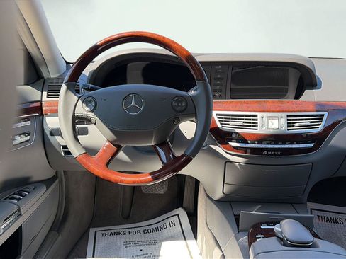 Used 2009 Mercedes-Benz S 550 4MATIC image 2