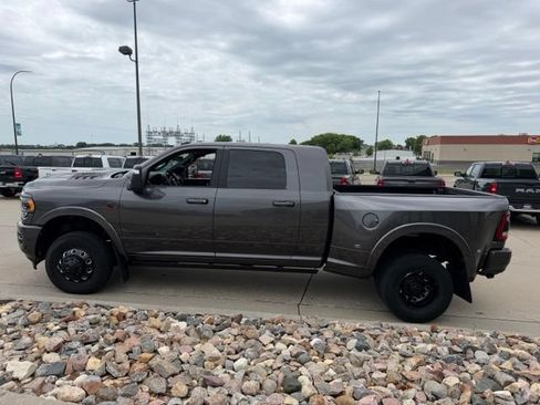 Used 2024 RAM 3500 Limited AWD/4WD image 4