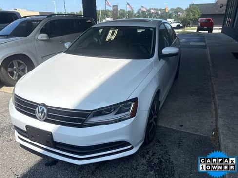 Used 2017 Volkswagen Jetta SE FWD image 1