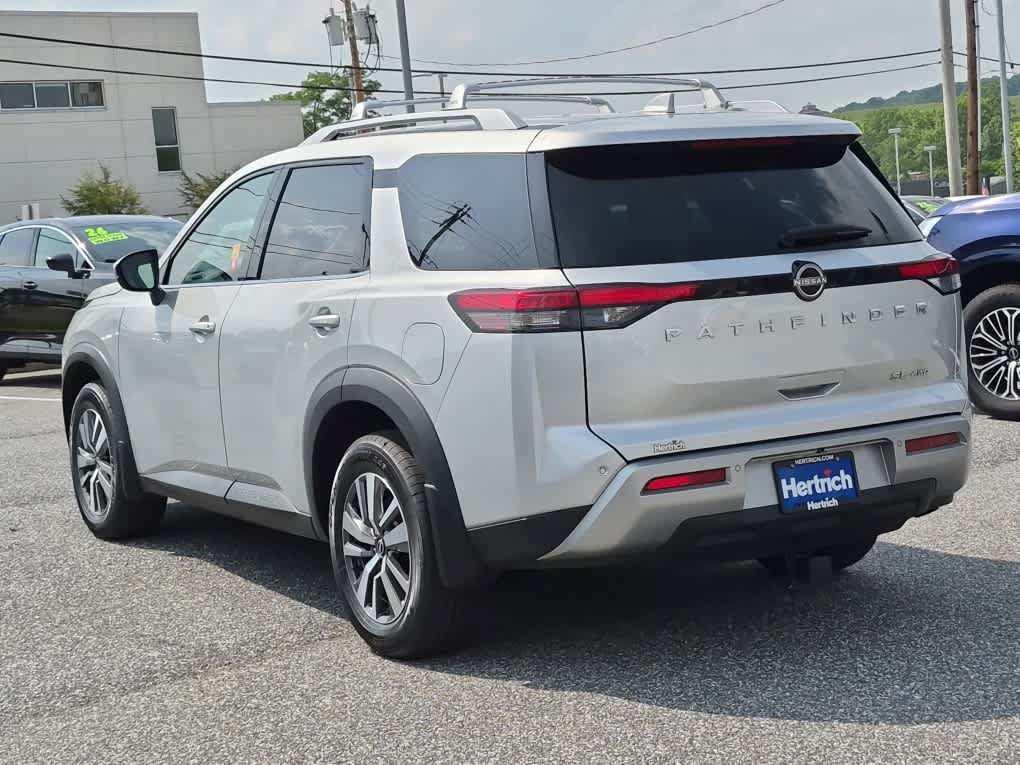 Used 2024 Nissan Pathfinder SL AWD/4WD image 4