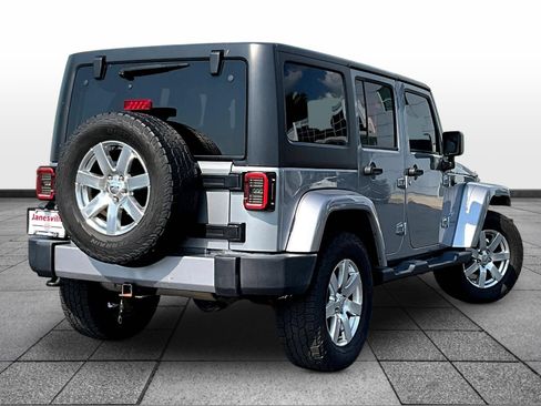 Used 2018 Jeep Wrangler Unlimited Sahara w/ Connectivity Group AWD/4WD image 7