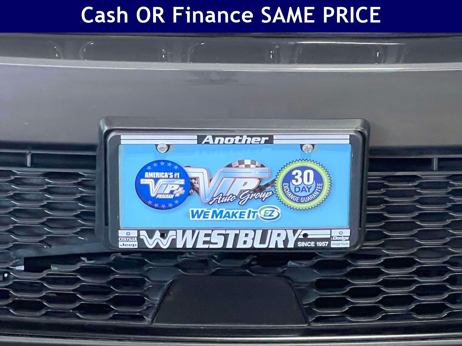 Used 2023 Jeep Grand Cherokee Limited w/ Black Appearance Package AWD/4WD image 13