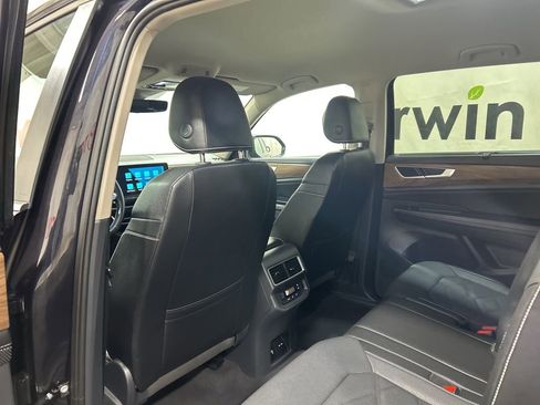 Used 2025 Volkswagen Atlas SE AWD/4WD image 19